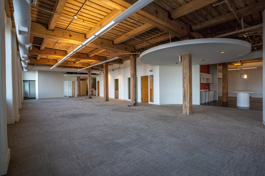 425 W Lakeside Ave, Cleveland, OH en alquiler - Foto del interior - Imagen 2 de 8