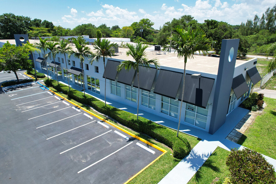 1249 Stirling Rd, Dania Beach, FL en alquiler - Foto del edificio - Imagen 1 de 11