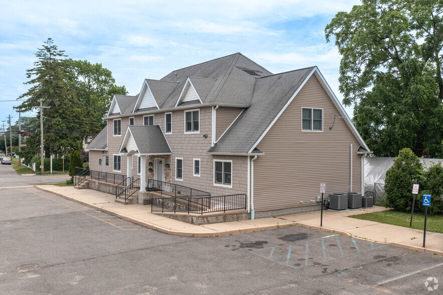 170 Little East Neck Rd, West Babylon, NY en venta - Foto del edificio - Imagen 2 de 6