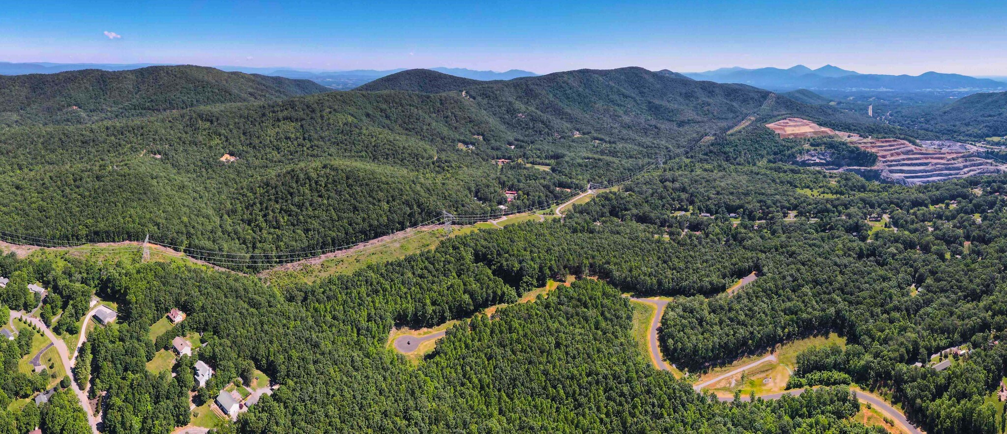 83 thornblade way, Blue Ridge, VA en venta Foto principal- Imagen 1 de 4