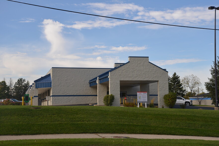 827 N Rochester St, Mukwonago, WI en alquiler - Foto del edificio - Imagen 2 de 10