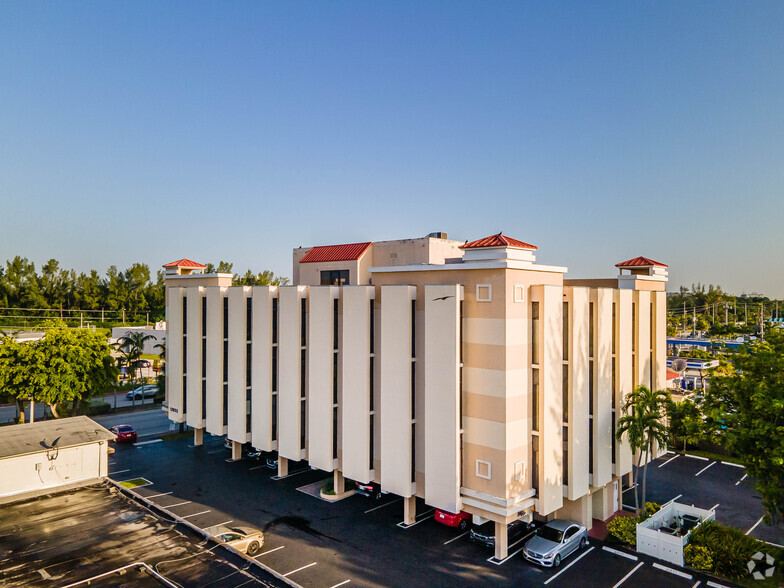 12955 Biscayne Blvd, North Miami, FL en alquiler - Foto del edificio - Imagen 1 de 11