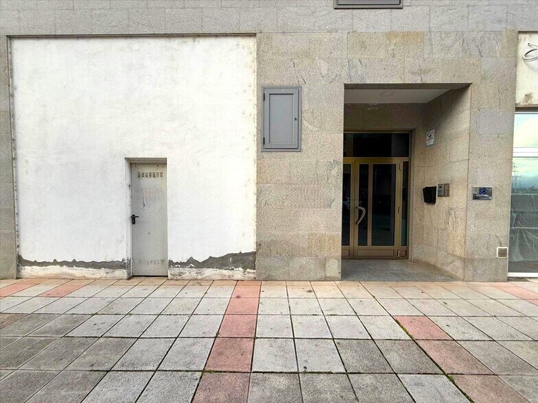 Local en Ponferrada en venta - Foto del edificio - Imagen 2 de 14
