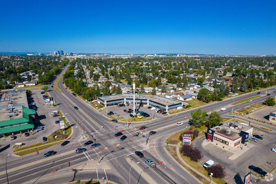 5268 Memorial Dr NE, Calgary, AB en alquiler - Vista aérea - Imagen 2 de 3