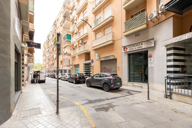 Más detalles de Calle Nazaríes, Granada - Local en venta