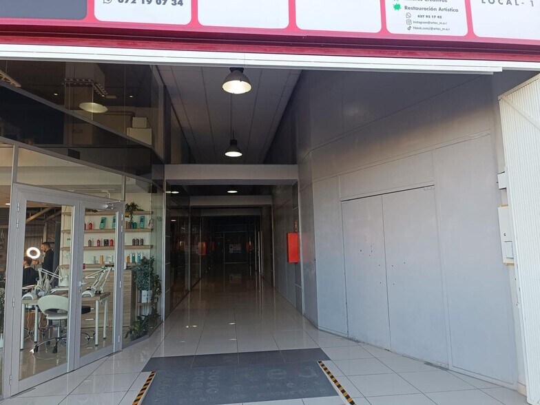 Local en Vinaròs en venta - Foto del edificio - Imagen 2 de 14