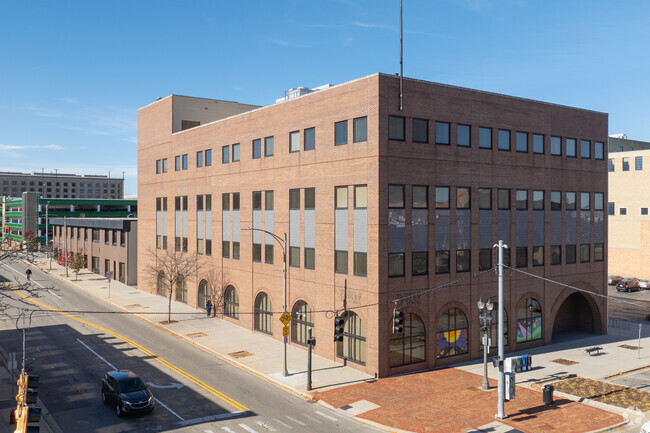 Más detalles para Former Law School Campus – Oficinas en venta, Lansing, MI