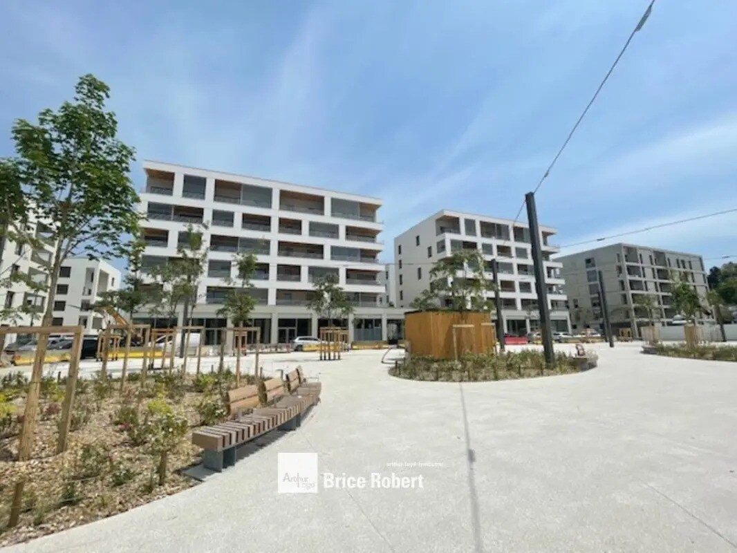 Local en Bron en alquiler Foto del edificio- Imagen 1 de 6