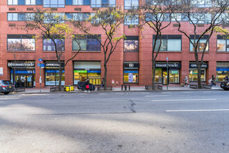 200 E 94th St, New York, NY en alquiler Foto del edificio- Imagen 2 de 2