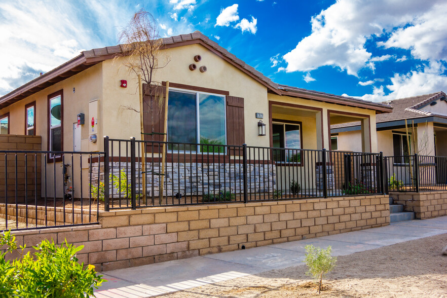 67813 Rio Vista Dr, Cathedral City, CA en venta - Foto del edificio - Imagen 3 de 4