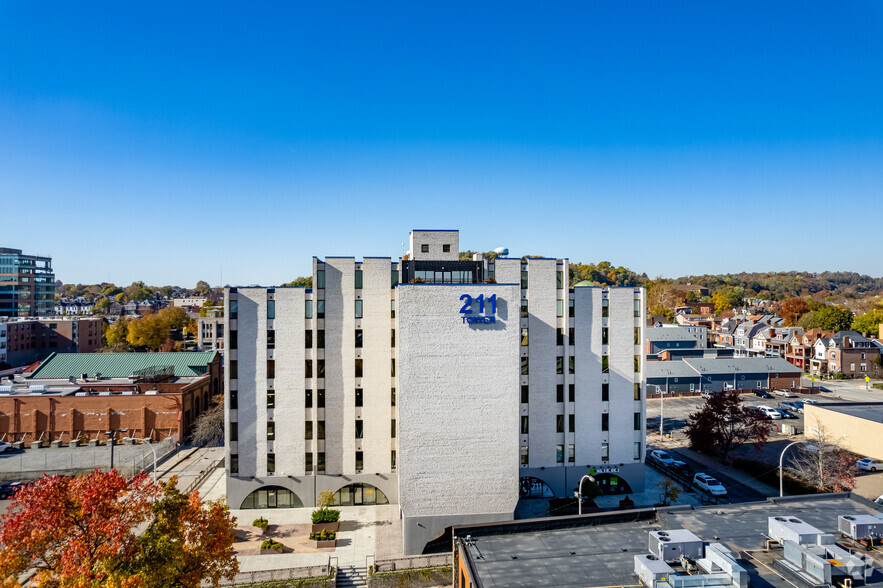 211 N Whitfield St, Pittsburgh, PA en alquiler - Foto del edificio - Imagen 2 de 7