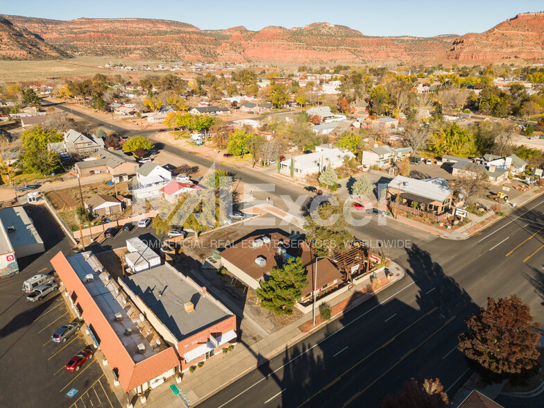 210 S 100 E, Kanab, UT en venta - Vista aérea - Imagen 3 de 41