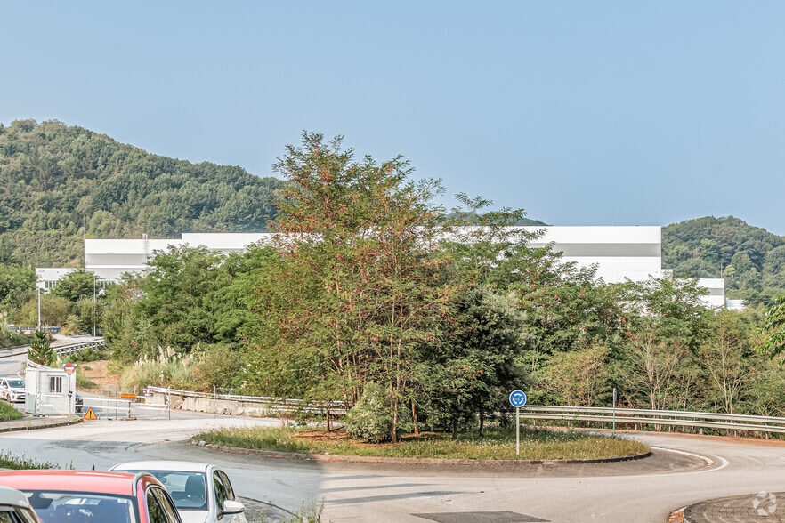 Nave en Galdakao, Vizcaya en alquiler - Foto del edificio - Imagen 3 de 10