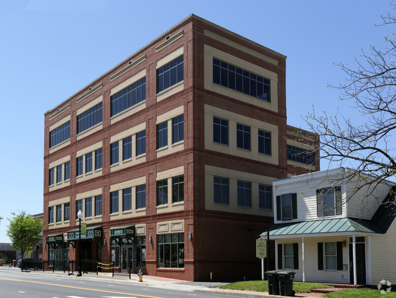 9408 Grant Ave, Manassas, VA en alquiler - Foto del edificio - Imagen 2 de 8