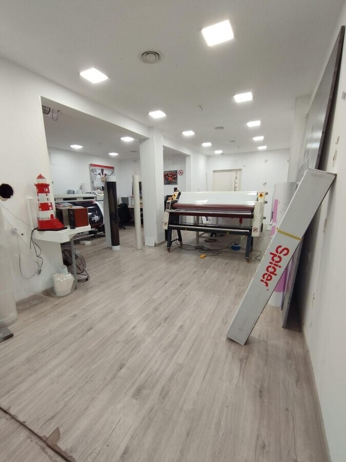 Cornellà de Llobregat, BAR 08940 - - - Foto del interior - Image 2 of 6