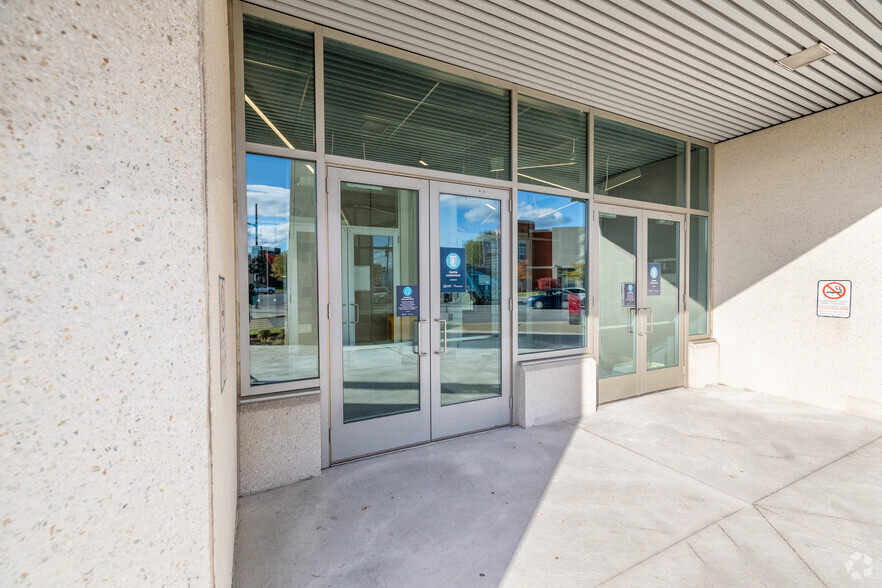 9001 Boul De L'acadie, Montréal, QC en alquiler - Foto del edificio - Imagen 3 de 15