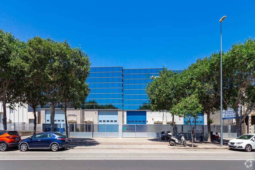 Nave en Cornellà de Llobregat, Barcelona en alquiler - Foto del edificio - Imagen 3 de 4