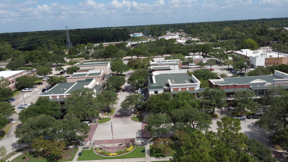 8 N Main St, Kingwood, TX en alquiler - Foto del edificio - Imagen 2 de 29