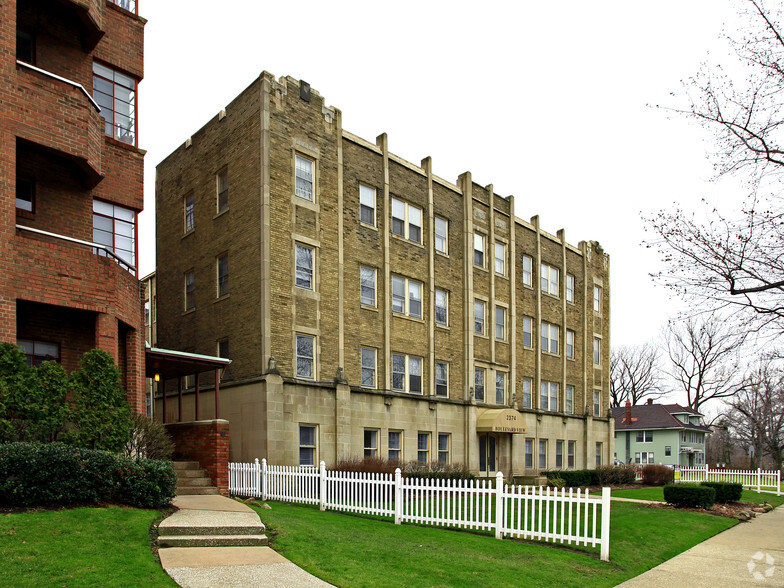 2374 Euclid Heights Blvd, Cleveland Heights, OH en venta - Foto del edificio - Imagen 3 de 12