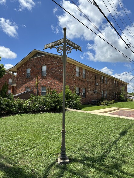 302 Spring St, Starkville, MS en venta - Foto del edificio - Imagen 2 de 29