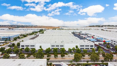 6335 Sycamore Canyon Blvd, Riverside, CA en alquiler Foto del edificio- Imagen 2 de 14