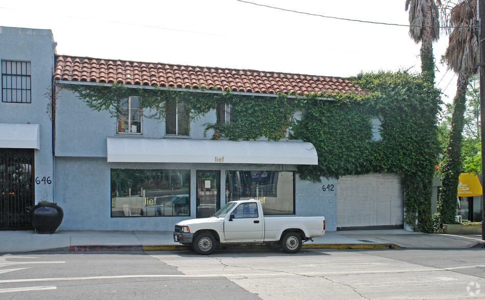 642-646 N Almont Dr, West Hollywood, CA en alquiler - Foto del edificio - Imagen 2 de 2