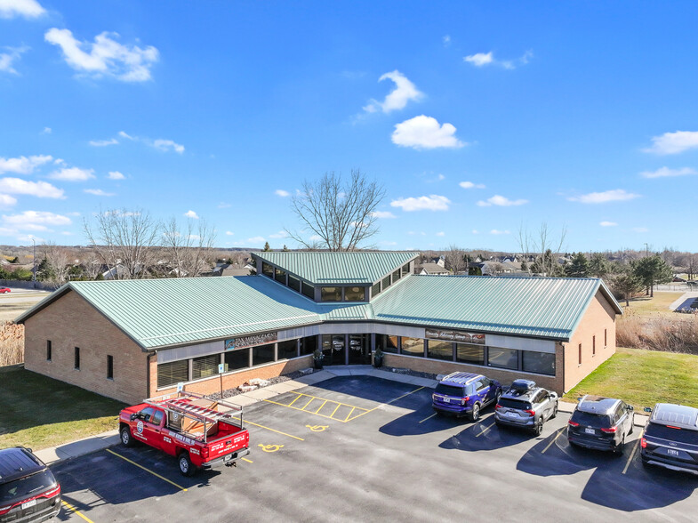 566 Redbird Cir, De Pere, WI en alquiler - Foto del edificio - Imagen 1 de 43