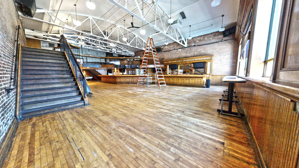 613 E Green St, Champaign, IL en alquiler - Foto del interior - Imagen 2 de 11