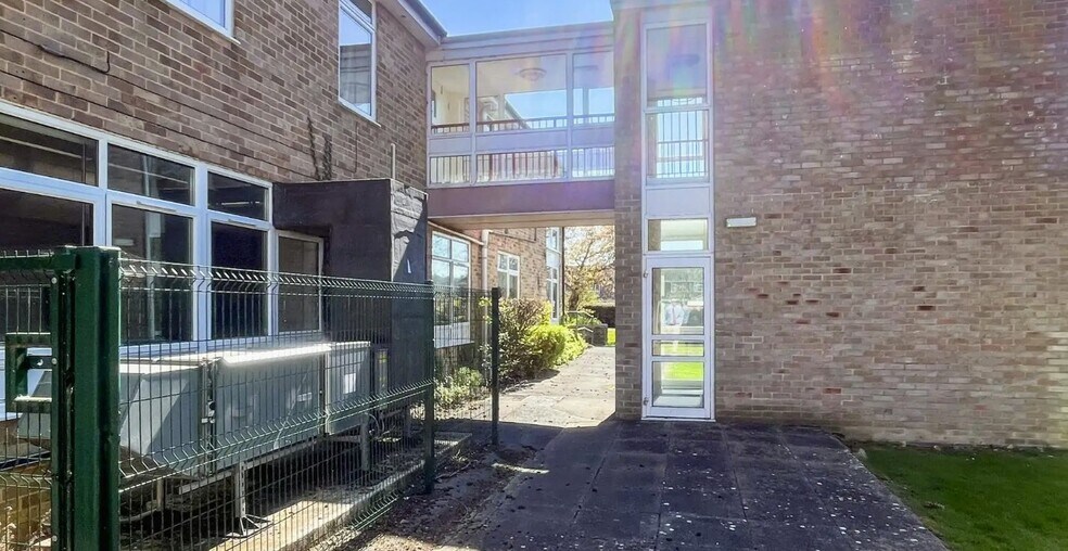 14 St. Georges Rd, Denmead en venta - Foto del edificio - Imagen 3 de 12