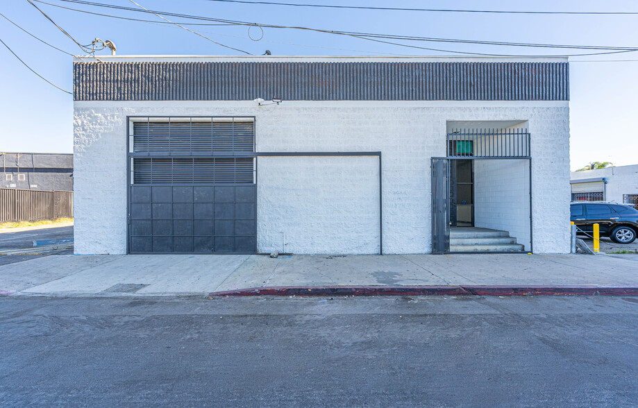 934 Avila St, Los Angeles, CA en venta - Foto del edificio - Imagen 1 de 39