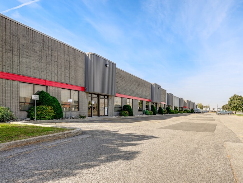 3420-3480 Boul Industriel, Laval, QC en alquiler - Foto del edificio - Imagen 2 de 11