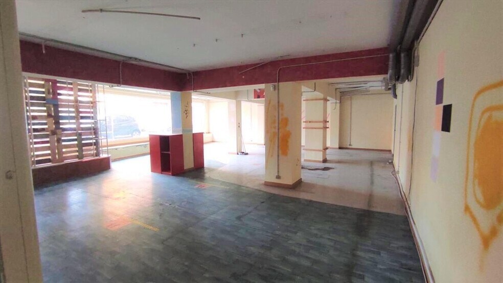 Local en León, León en venta - Foto del edificio - Imagen 2 de 8