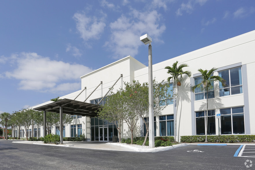 2010 NW 150th Ave, Pembroke Pines, FL en alquiler - Foto del edificio - Imagen 3 de 11