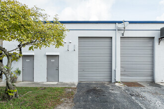 7544 W McNab Rd, North Lauderdale, FL en alquiler Foto del edificio- Imagen 1 de 6