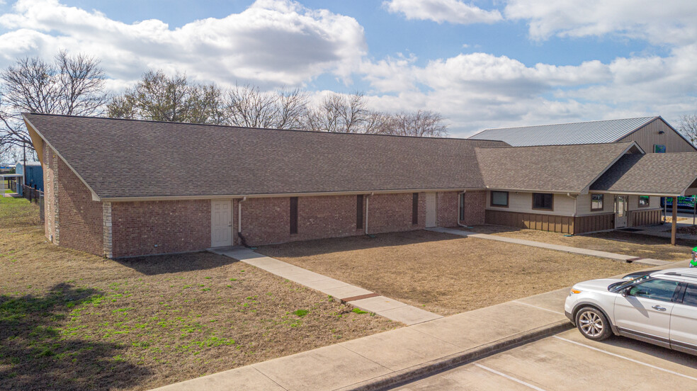 6083 E State Highway 21, Bryan, TX en alquiler - Foto principal - Imagen 1 de 11