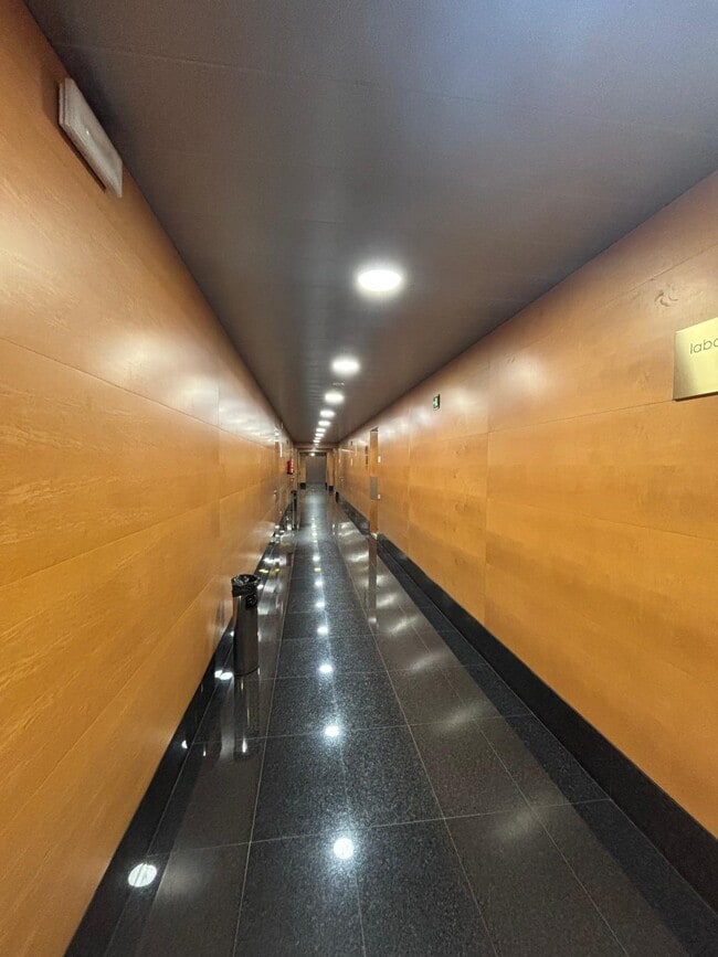 Más detalles de Diego Martínez, 4, SEVILLA - Oficina en venta
