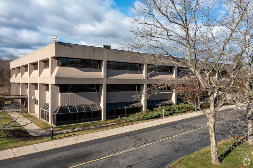 101 Merritt Blvd, Trumbull, CT en alquiler - Foto del edificio - Imagen 2 de 23