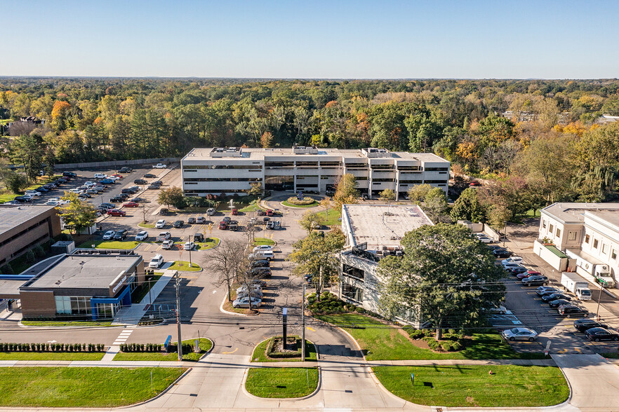 29355 Northwestern Hwy, Southfield, MI en alquiler - Foto del edificio - Imagen 1 de 25