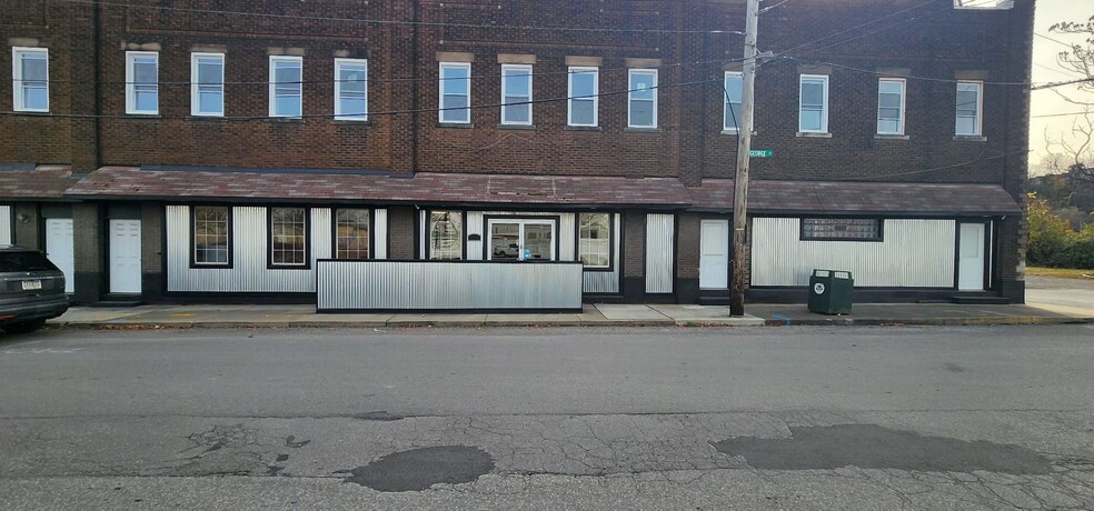 373 Munson Ave, Mc Kees Rocks, PA en alquiler - Foto del edificio - Imagen 1 de 3