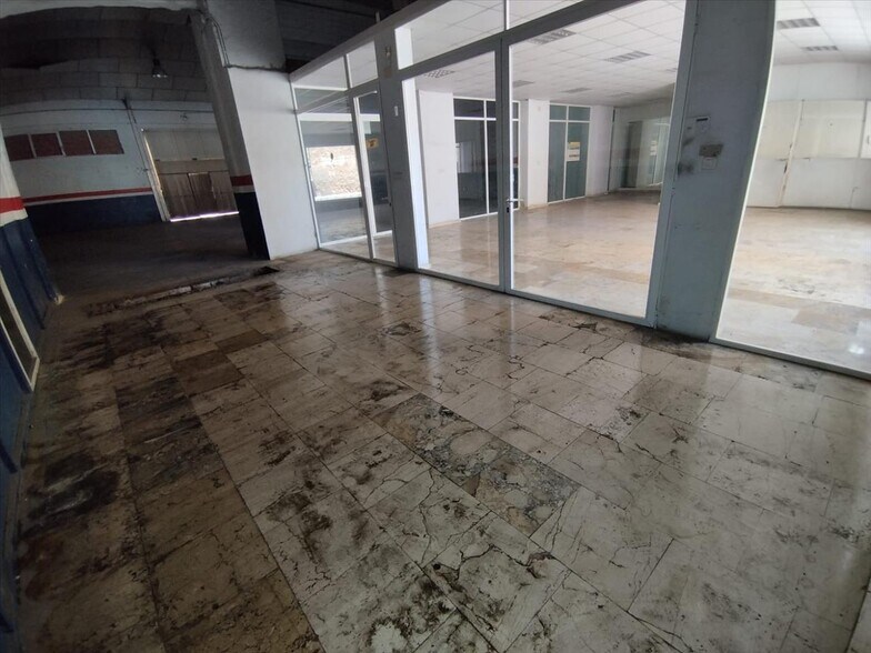 Nave en MONÒVER en venta - Foto del interior - Imagen 2 de 19