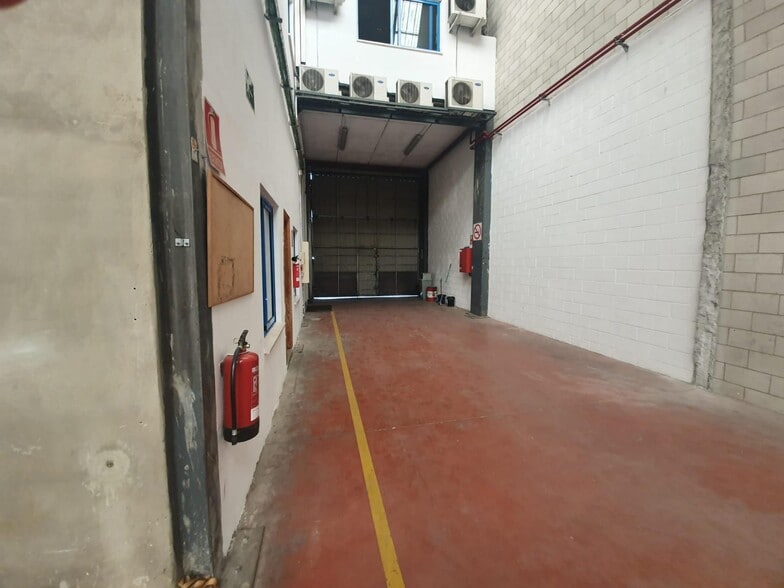 Nave en Dos Hermanas en venta - Foto del edificio - Imagen 2 de 13