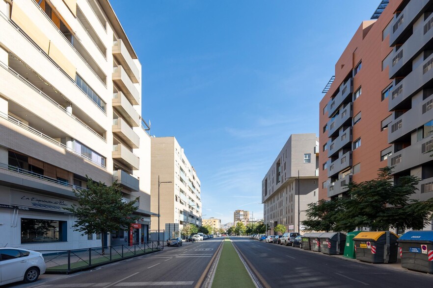 Plaza Catedrática Asunción Linares, 1, Granada, Granada en venta - Foto del edificio - Imagen 2 de 22