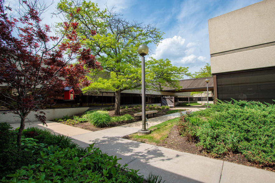 2500 W Higgins Rd, Hoffman Estates, IL en alquiler - Foto del edificio - Imagen 1 de 14