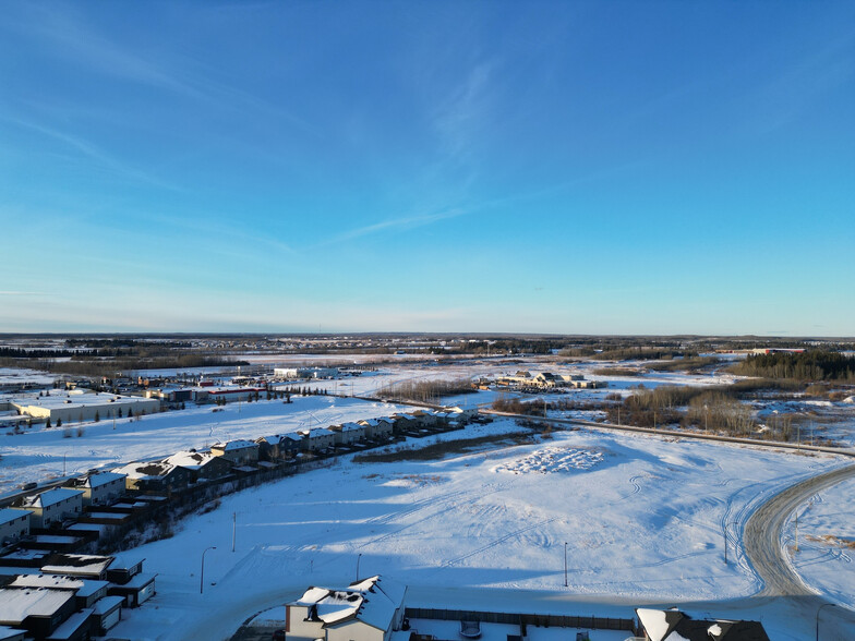 69 Avenue & 47 Street, Cold Lake, AB en venta - Foto del edificio - Imagen 2 de 2