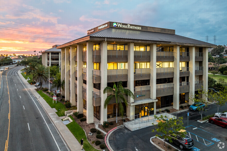 3142 Vista Way, Oceanside, CA en alquiler - Foto del edificio - Imagen 1 de 13