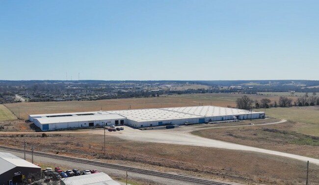 Más detalles de 630 George St, Marshfield, MO - Nave en alquiler