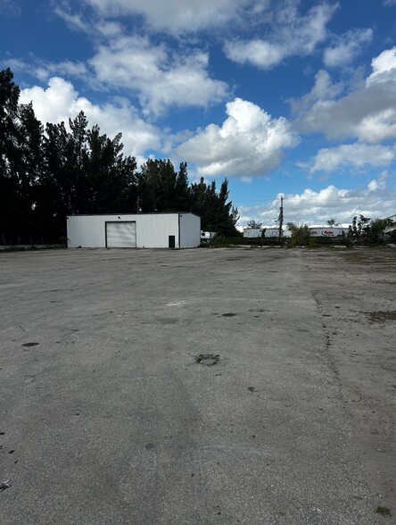 4701 Oakes Rd, Davie, FL en venta - Foto del edificio - Imagen 3 de 4