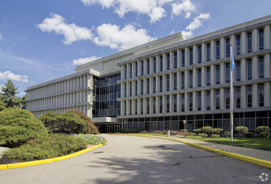 700 Quaker Ln, Warwick, RI en alquiler - Foto del edificio - Imagen 1 de 25