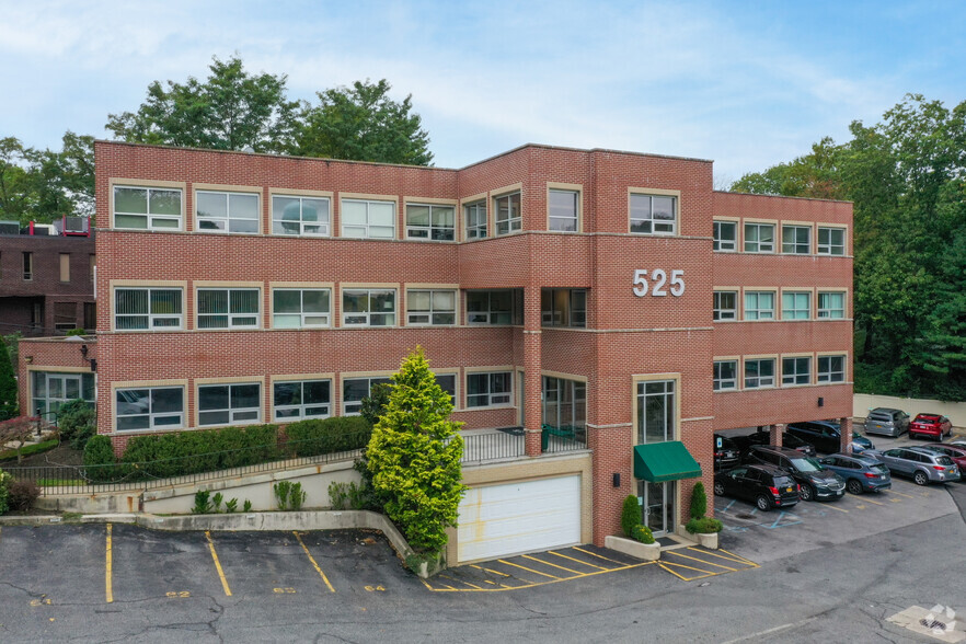 525 Northern Blvd, Great Neck, NY en alquiler - Foto del edificio - Imagen 2 de 14