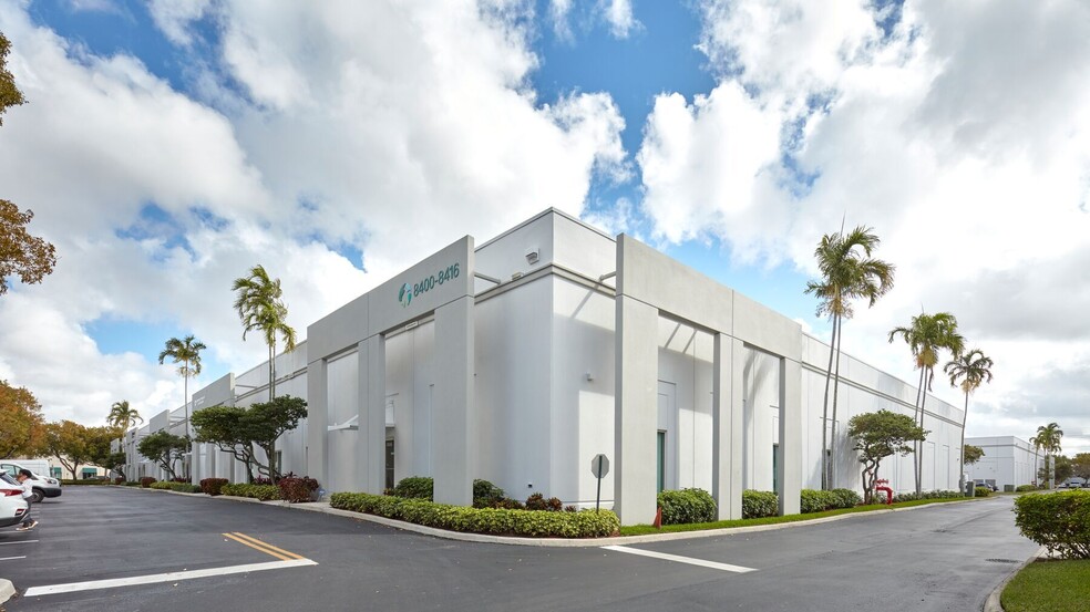 8400-8416 NW 17th St, Miami, FL en alquiler - Foto del edificio - Imagen 1 de 3